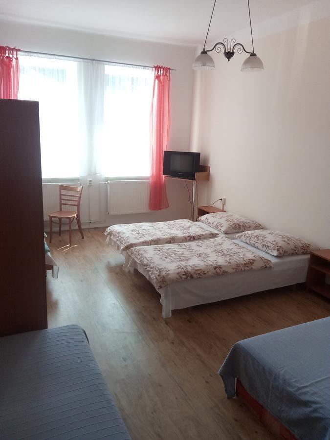 U Pastorku Hotel Racice  Екстериор снимка
